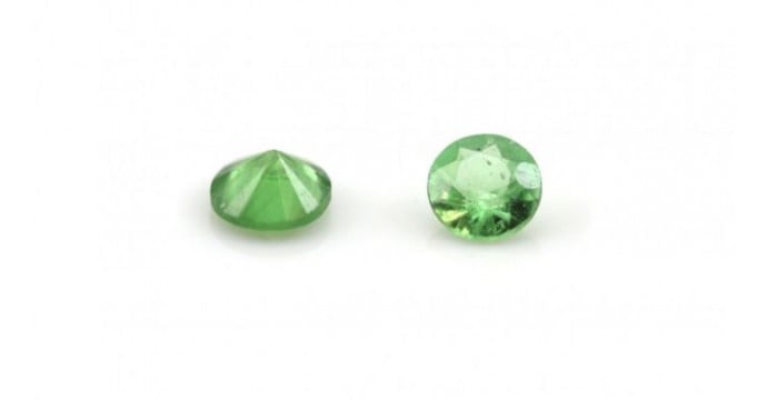 Tsavorite : Histoire, Origine, Composition, Vertus, Signification et Rechargement de la pierre