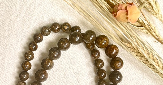 Bronzite: História, origem, composição, virtudes, significado e recarga da pedra