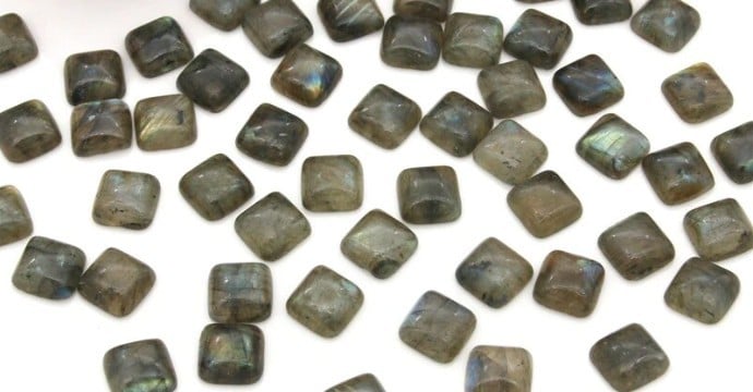 Labradorite : Origine, Composition, Vertus et Rechargement de la pierre