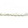Nacre blanche en ovale sur fil 6x8mm x 40cm
