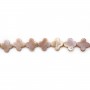 Nacre rose en forme de trèfle sur fil 13mm x 40cm