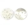 Nacre blanche et ronde avec fleurs et papillons ajourés 18mm x 1pc