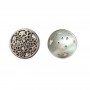 Nacre grise et ronde avec fleurs et papillons ajourés 18mm x 1pc
