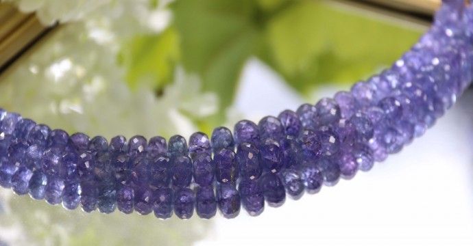 Tanzanite: storia, origini, proprietà e virtù della pietra