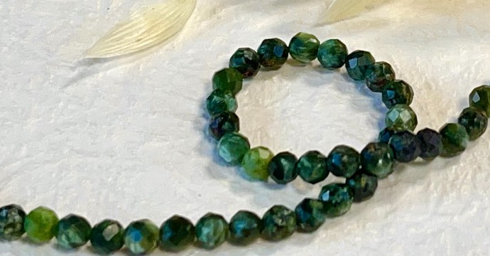 Seraphinite: History, Origin, Composition, Virtues, Meaning and Recharging of the stone
